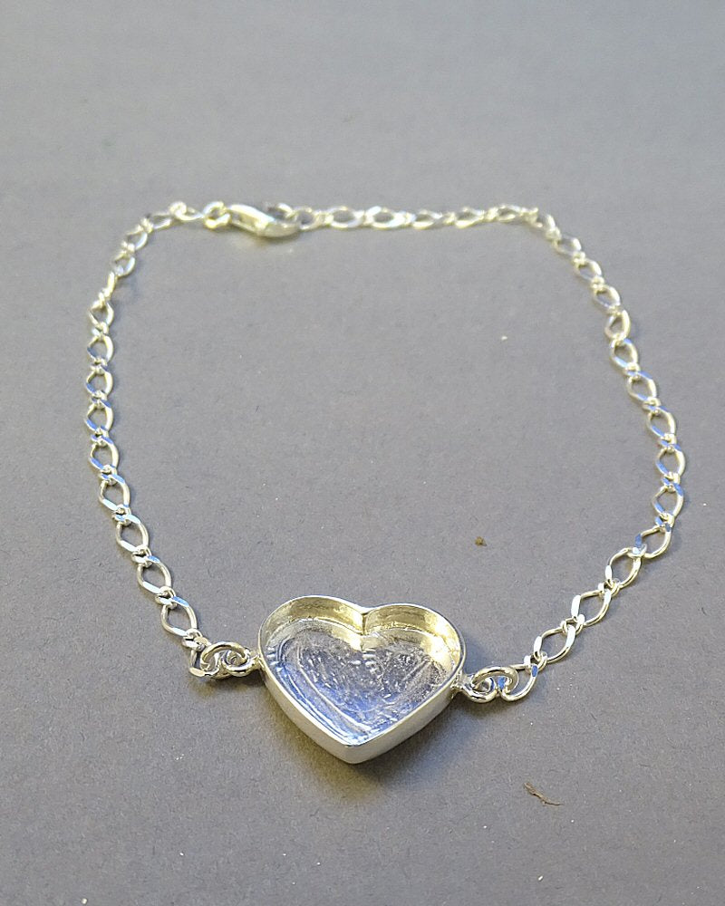 Simple Silver Heart Bracelet With Solid Back Setting Area