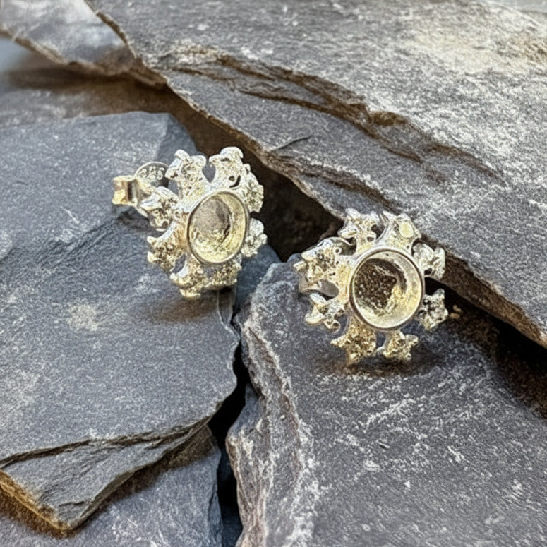 Solid Silver Snowflake stud earrings for cabochon or resin