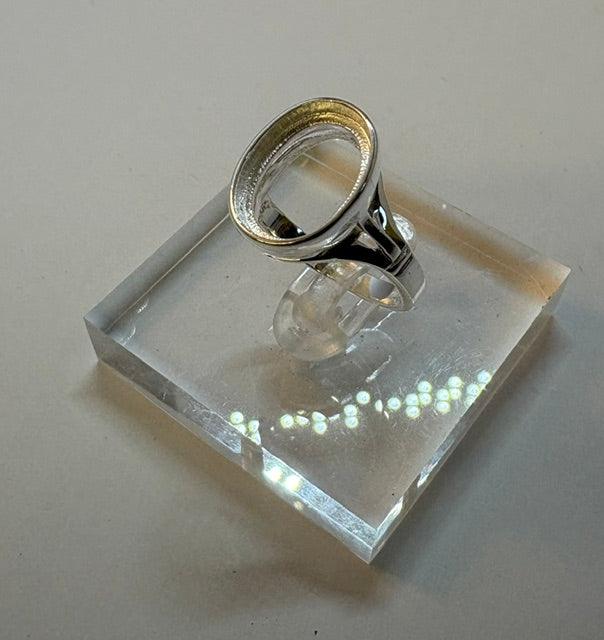 Classic Style solid silver ring setting for a 14x10 cabochon