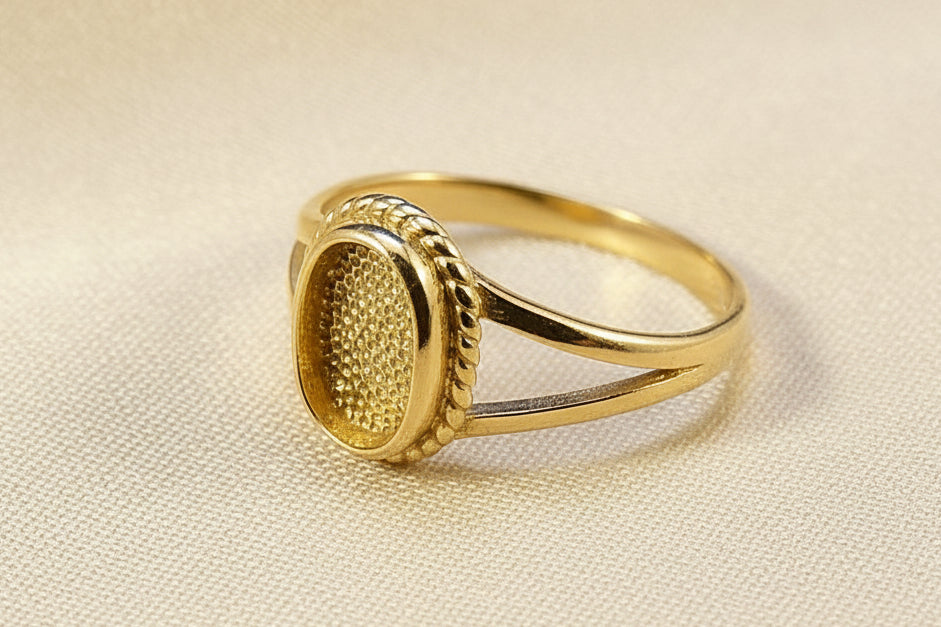 Solid Gold Ring To Take 9x6 Cabochon Or Resin