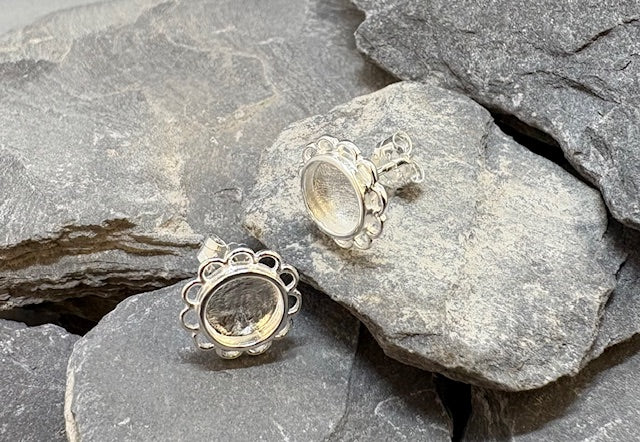 Solid Silver frill edge stud earring to fit 6mm cabochon