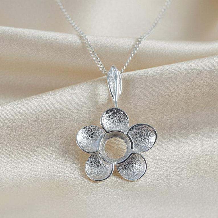 silver flower pendant to fit 6mm cabochn