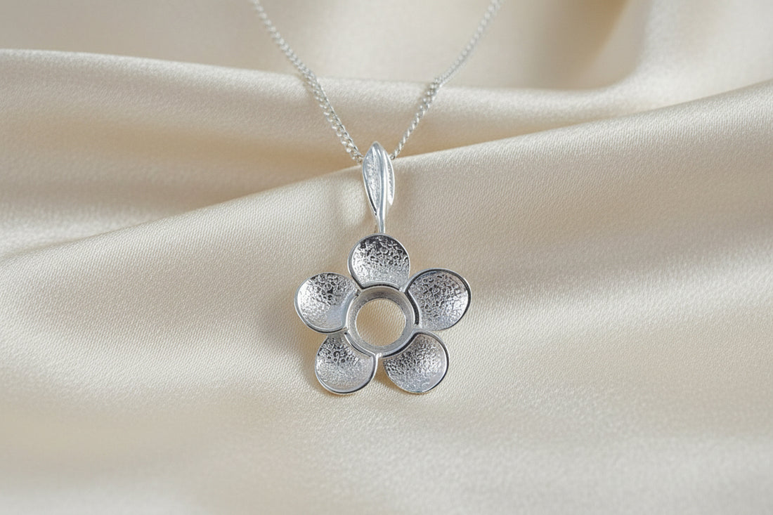 silver flower pendant to fit 6mm cabochn