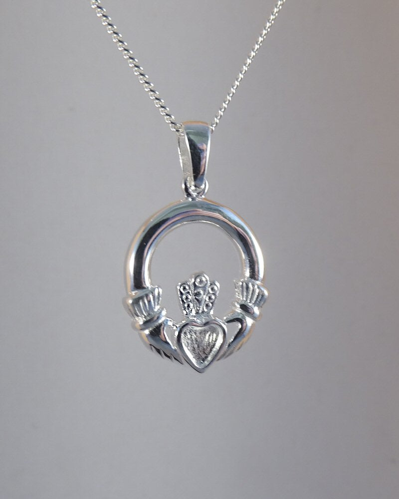 claddagh pendant