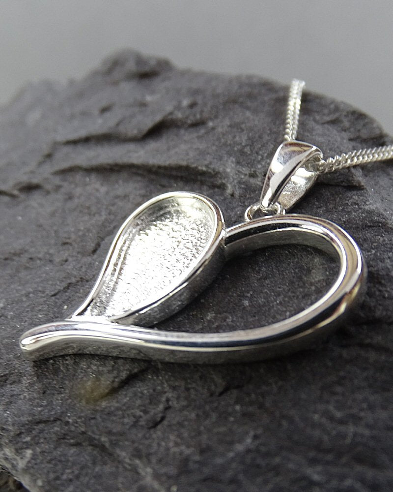 Stunning Silver Heart Pendant Suitable For Resin