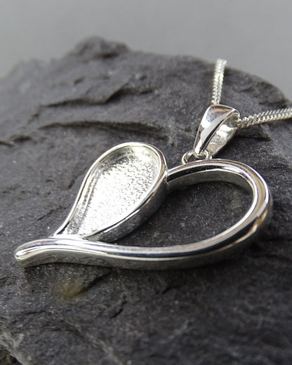 Stunning Silver Heart Pendant Suitable For Resin