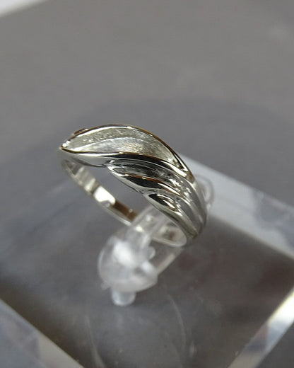 Silver ladies ring blank suitable for use with resin