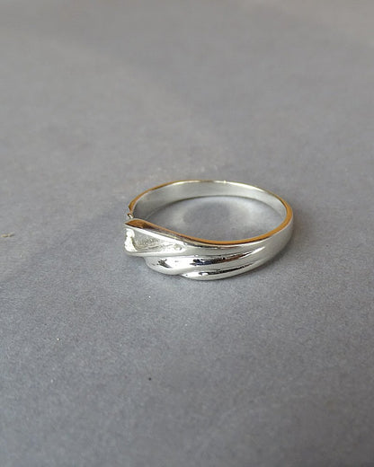 Silver ladies ring blank suitable for use with resin