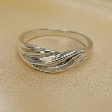 Silver ladies ring blank suitable for use with resin