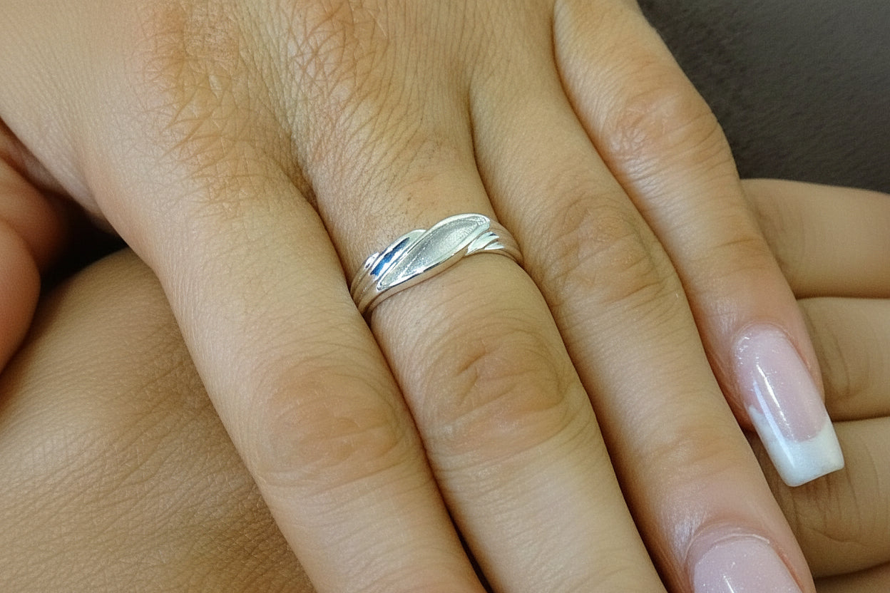 Silver ladies ring blank suitable for use with resin