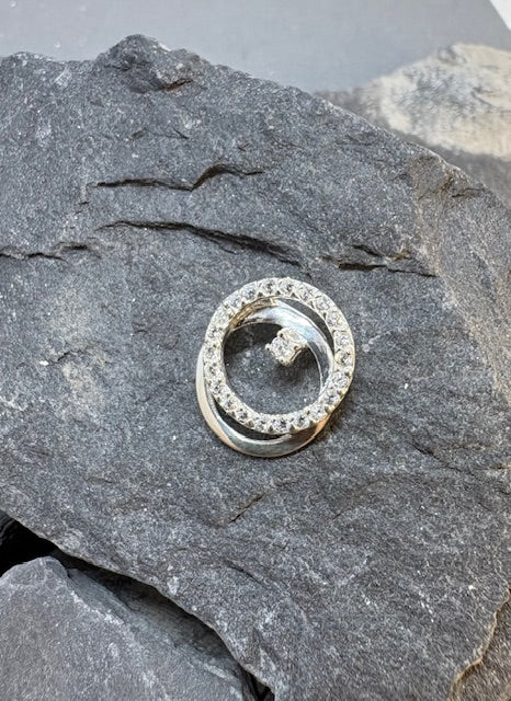 SILVER CIRCLE PENDANT WITH CZ STONES