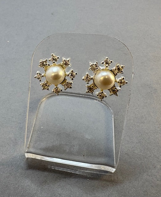 SILVER SNOWFLAKE STYLE STUD EARRINGS