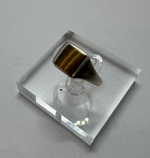 SIGNET RING WITH TIGER EYE