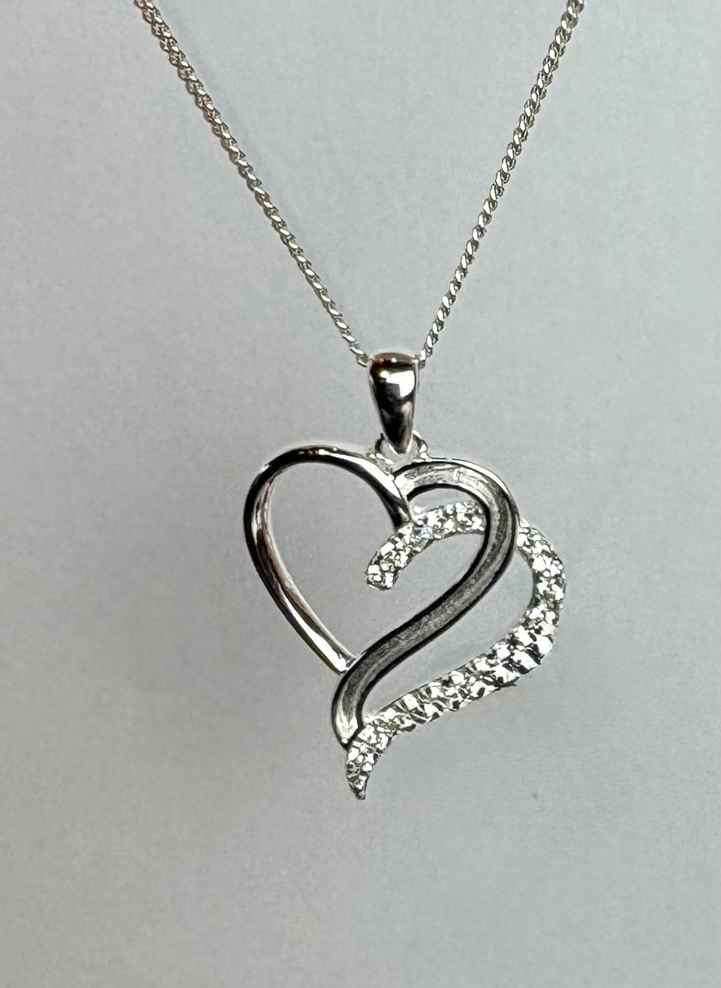 Stunning silver double heart memorial setting