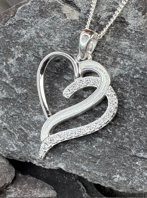 Stunning silver double heart memorial setting