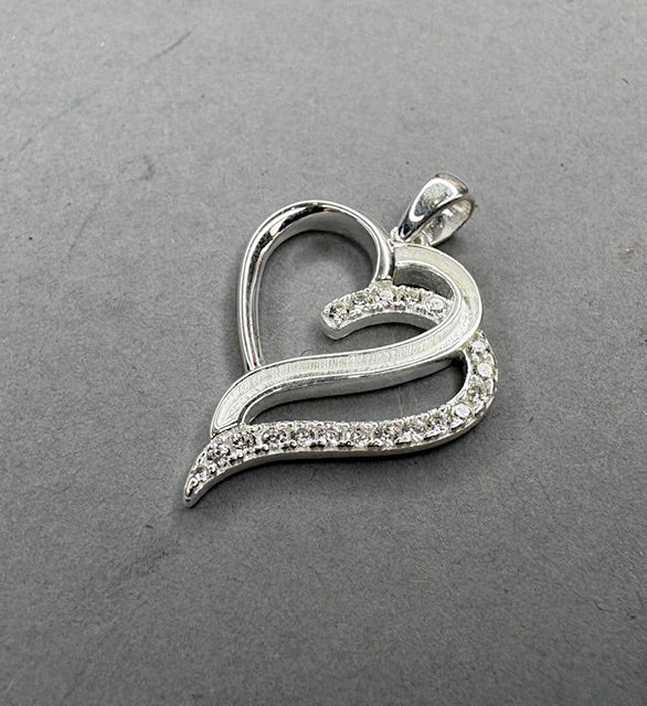 Stunning silver double heart memorial setting