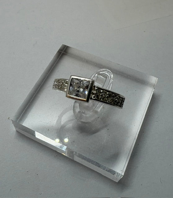 SOLID SILVER CZ RING