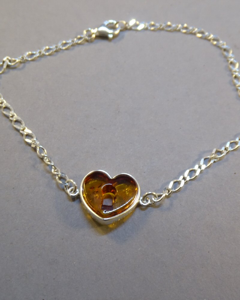 SILVER HEART BRACELET WITH AMBER