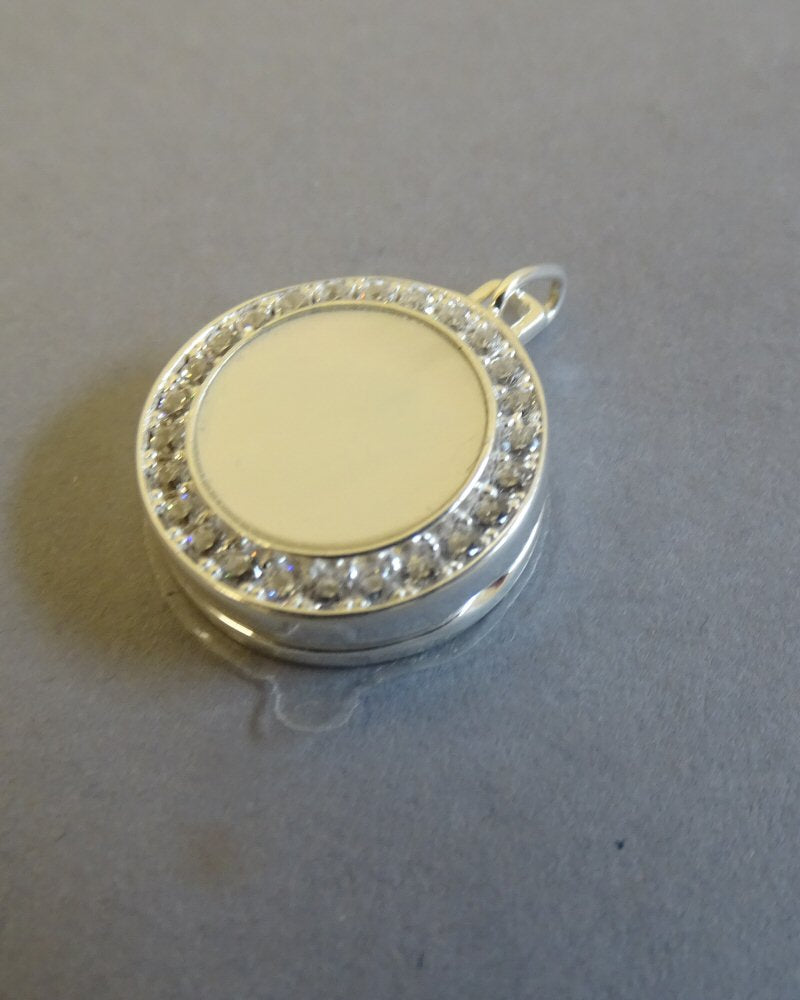 SILVER LOCKET WITH M.O.P  ANC CZ