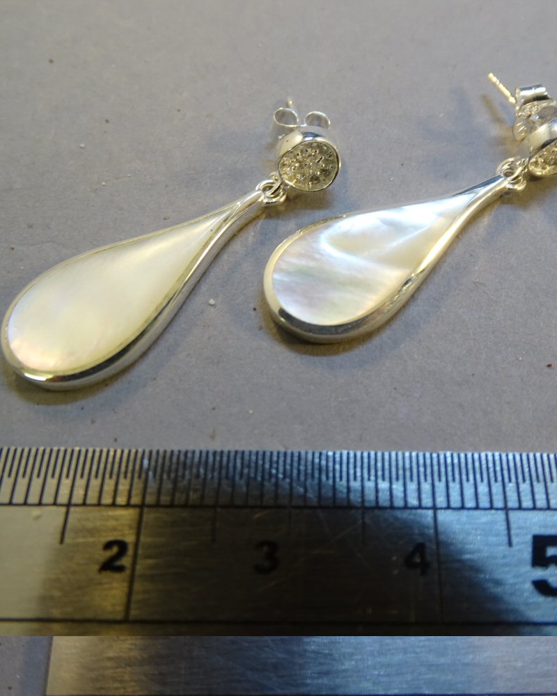 SILVER DROP EARRINGS WITH MOTHER OF PEARL