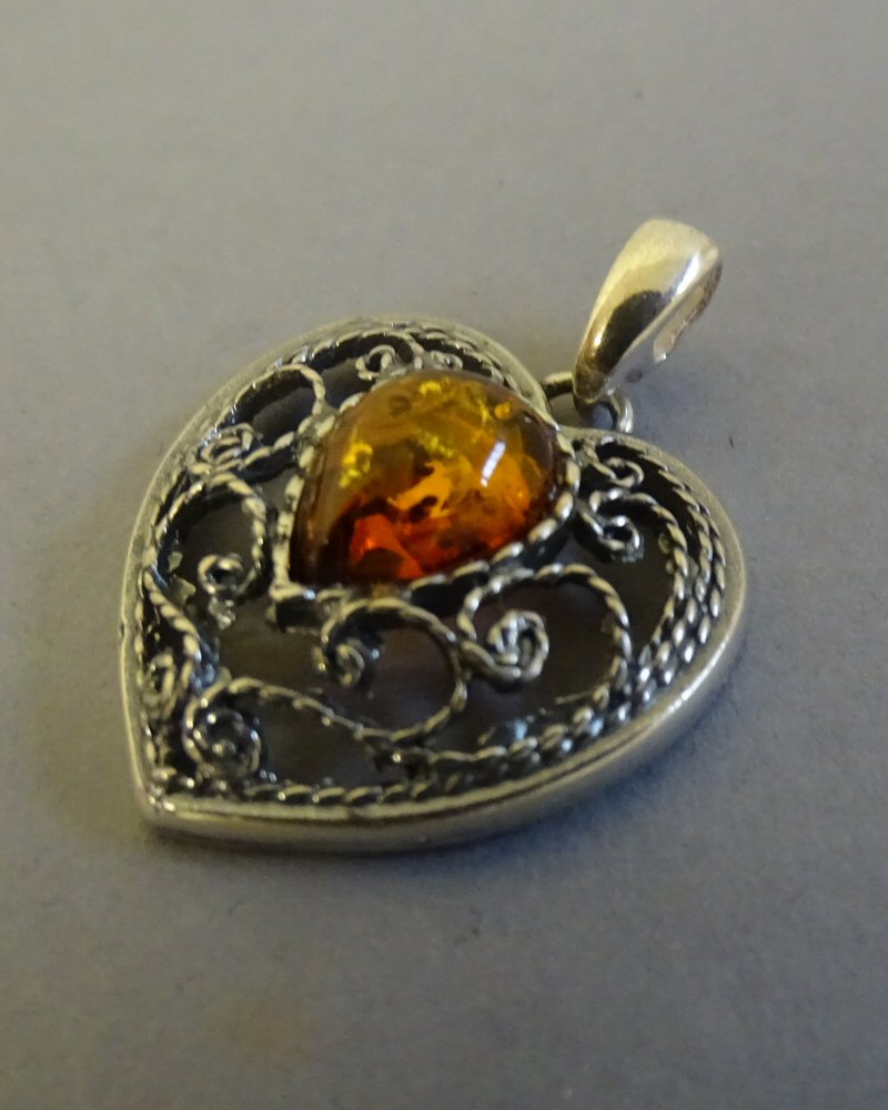 SILVER HEART WITH ROUND AMBER STONE