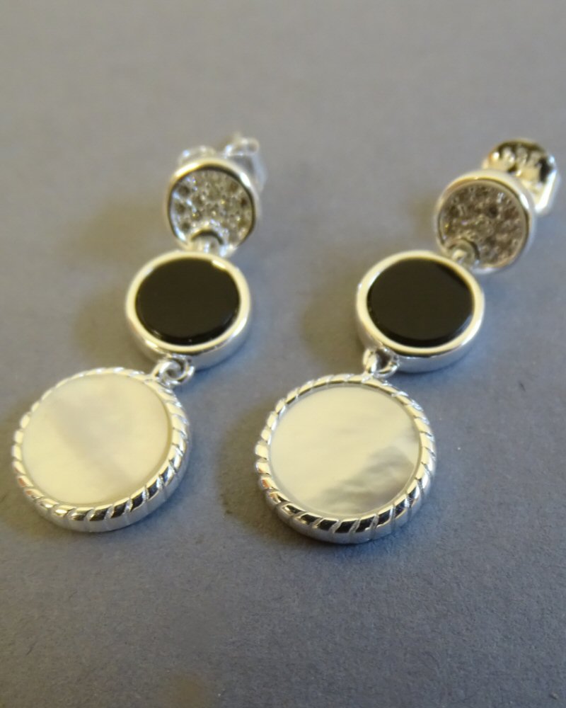 DROP EARRINGS WITH ONYX AND MOP