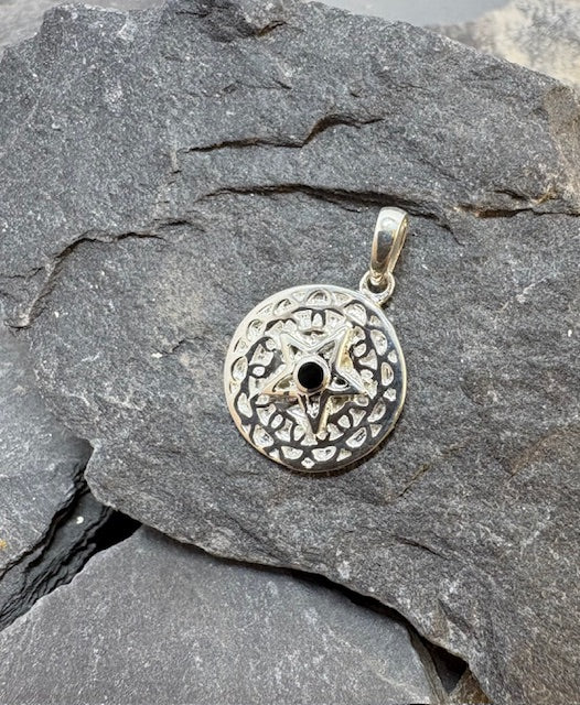 ROUND SILVER PENDANT WITH SMALL STONE