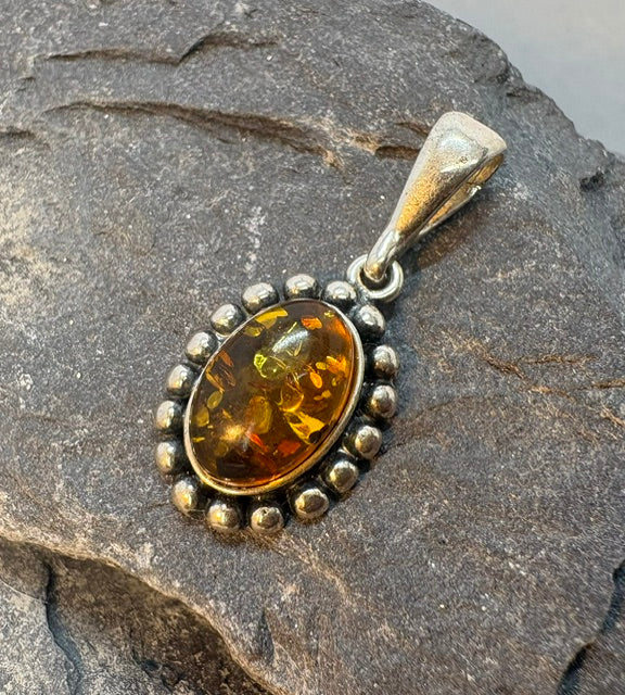 SILVER PENDANT WITH AMBER