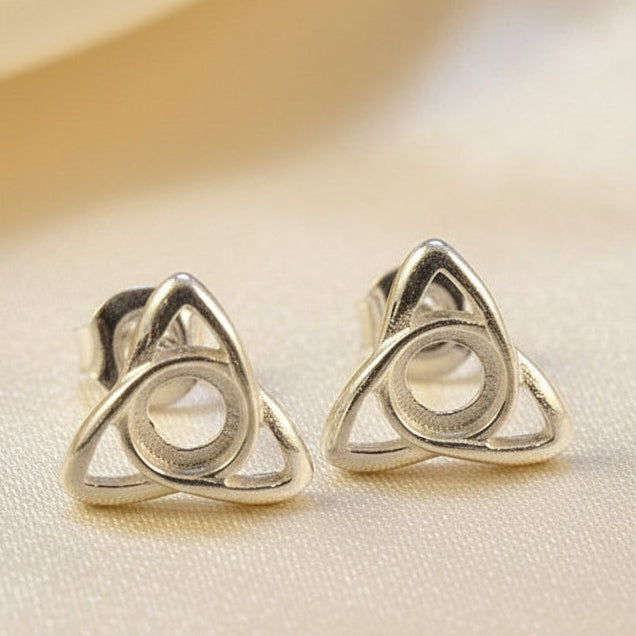 Simple Celtic silver Style Stud Setting For 4mm Stones