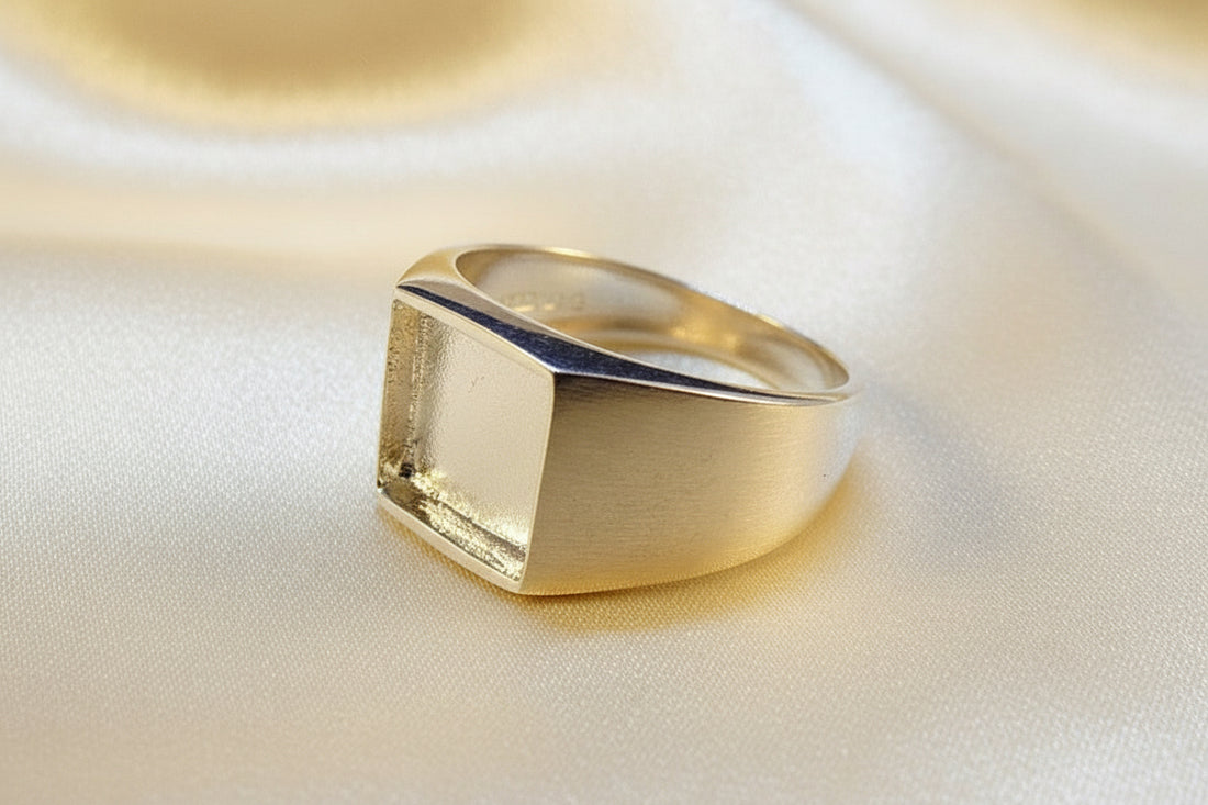Gent Seal Ring With A Solid Back Top 10mm Square