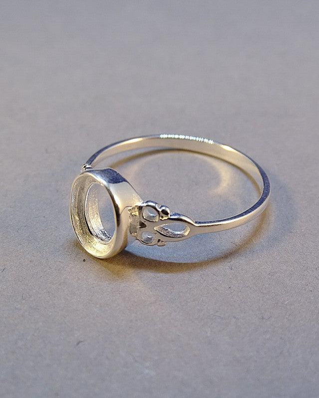 Celtic Ring Setting For 8x6mm Cabochon