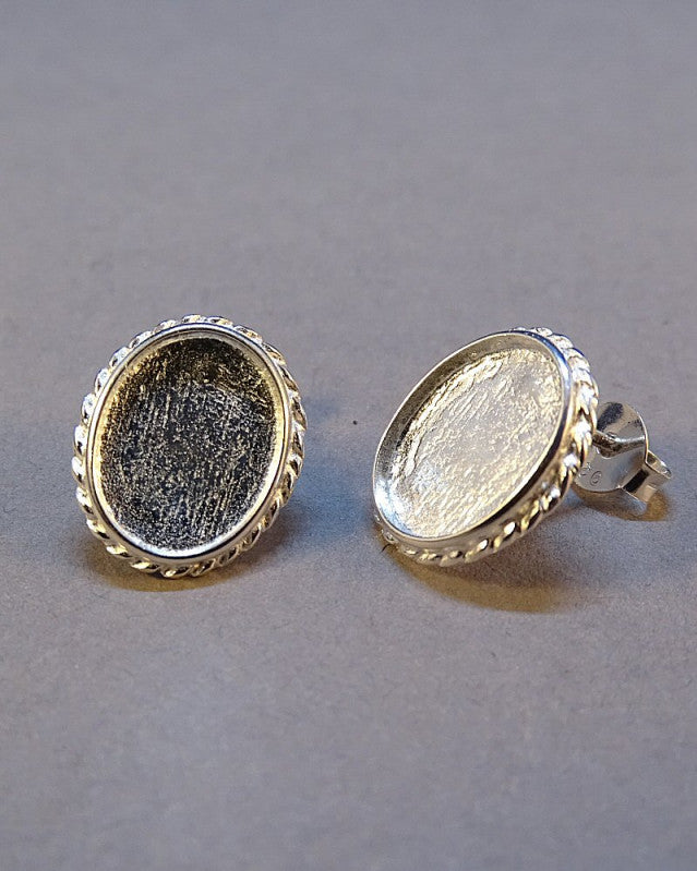 Oval Solid Back Rope Edge Silver Ear Stud Bezel