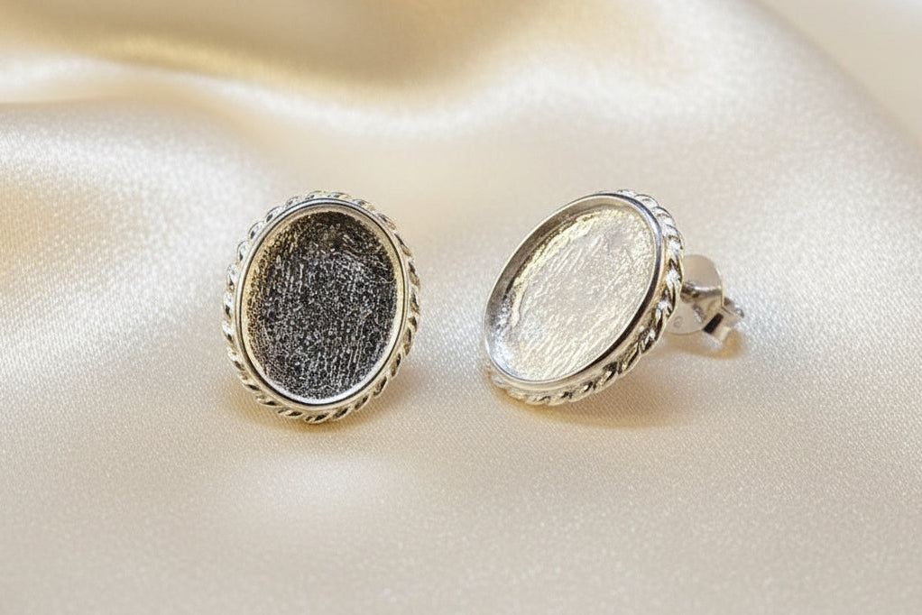 Oval Solid Back Rope Edge Silver Ear Stud Bezel